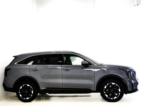 Used 2024 Kia Sorento S AWD/4WD image 4