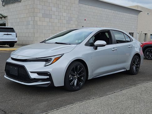 Used 2023 Toyota Corolla SE FWD image 3