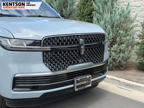 Used 2025 Lincoln Navigator Reserve AWD/4WD image 11