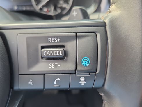 Used 2025 Nissan Pathfinder SV FWD image 25