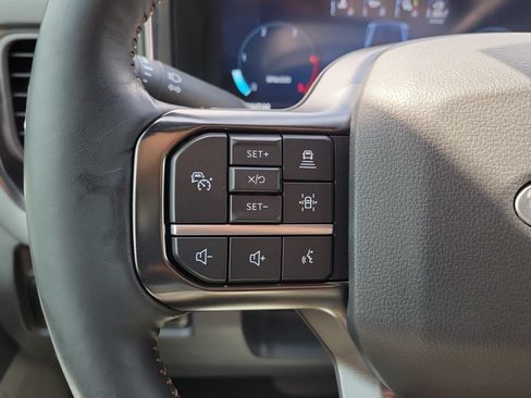 Certified 2024 Ford F250 Platinum w/ FX4 Off-Road Package AWD/4WD image 25