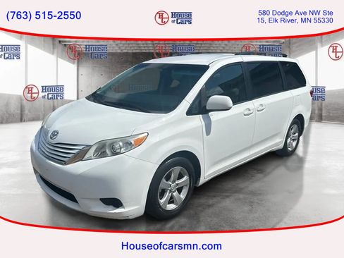 Used 2016 Toyota Sienna LE FWD image 1