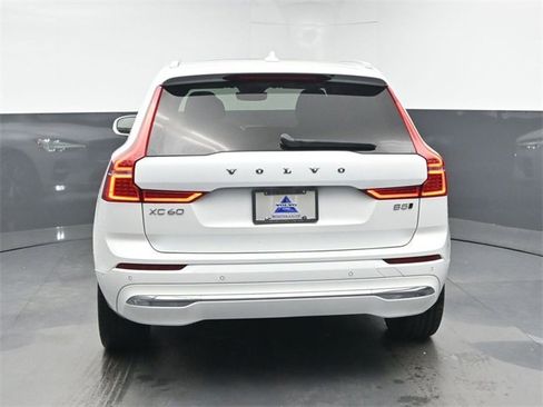 Used 2023 Volvo XC60 B5 Plus image 7