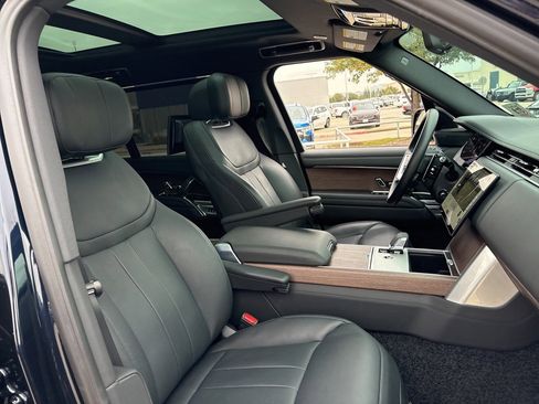 Used 2025 Land Rover Range Rover Long Wheelbase Autobiography image 12
