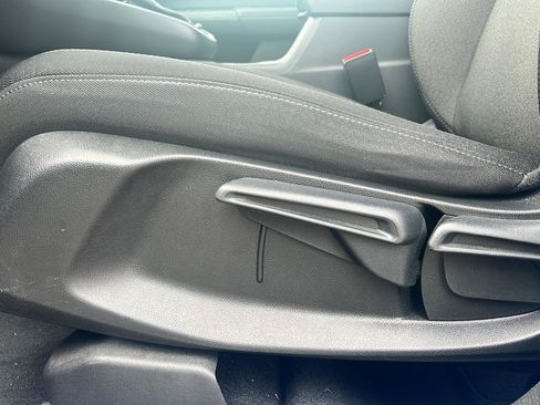 Used 2024 Honda CR-V LX image 3