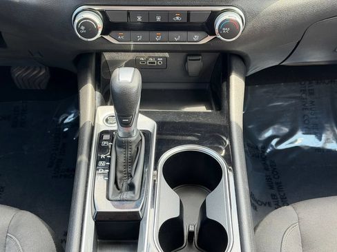 Used 2024 Nissan Altima 2.5 SV FWD image 24
