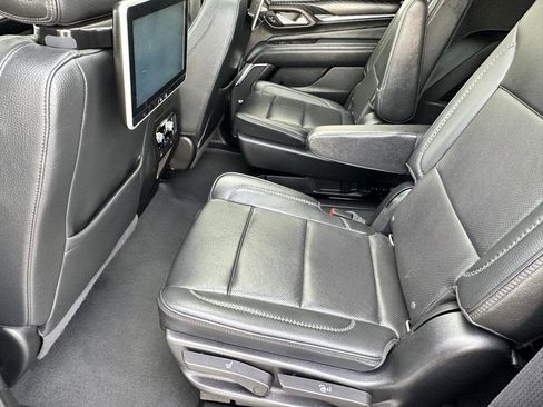 Used 2022 GMC Yukon Denali w/ Advanced Technology Package image 7