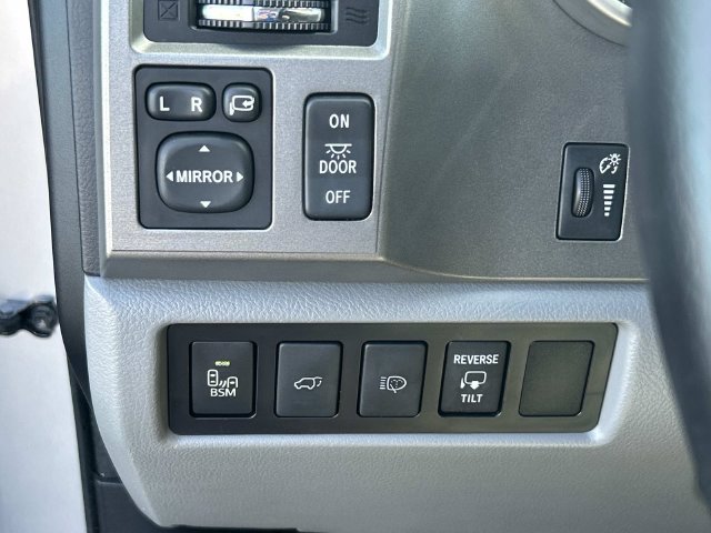 Used 2015 Toyota Sequoia Platinum AWD/4WD image 37