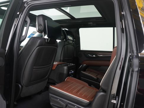 Used 2023 GMC Yukon XL Denali Ultimate image 20
