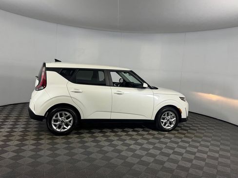Used 2025 Kia Soul FWD image 7