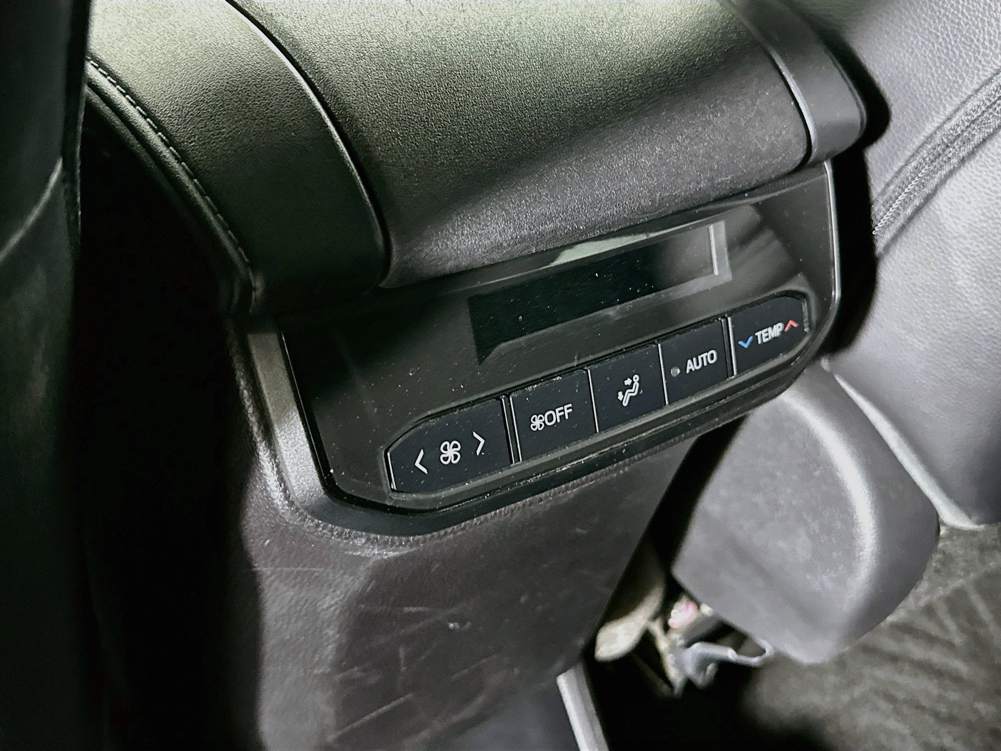 Used 2023 Toyota Highlander XLE FWD image 28