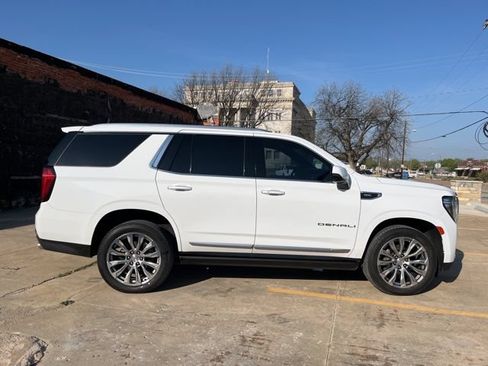 Used 2022 GMC Yukon Denali w/ Denali Premium Package RWD image 7