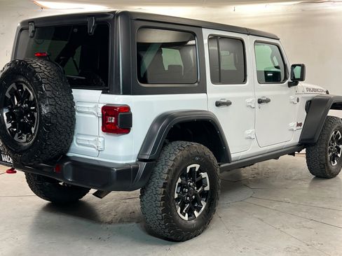 Used 2025 Jeep Wrangler Unlimited Rubicon AWD/4WD image 5