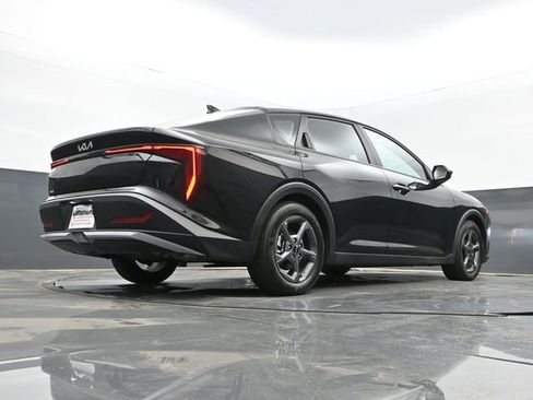 Used 2025 Kia K4 LXS image 11