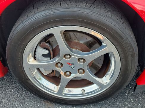 Used 2004 Chevrolet Corvette Coupe w/ Roof Package RWD image 9
