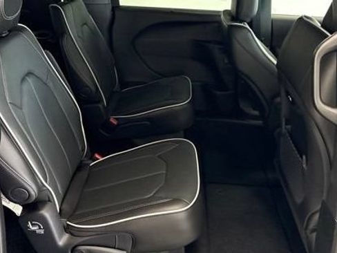 New 2027 Chrysler Pacifica Limited AWD/4WD image 27