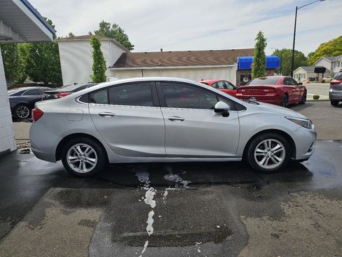 Used 2018 Chevrolet Cruze LT FWD image 13