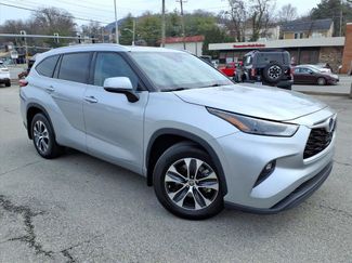 Used 2022 Toyota Highlander XLE video 2