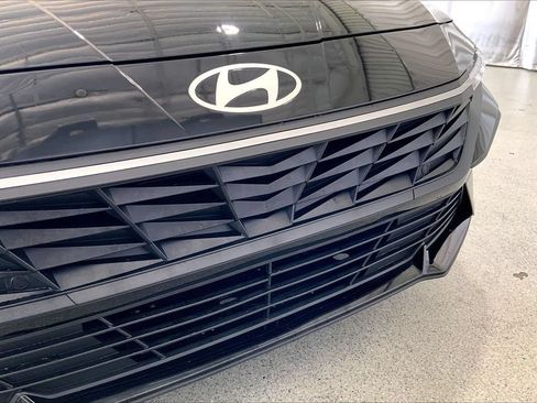 Used 2024 Hyundai Elantra SE FWD image 29