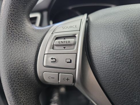 Used 2016 Nissan Rogue SV image 16