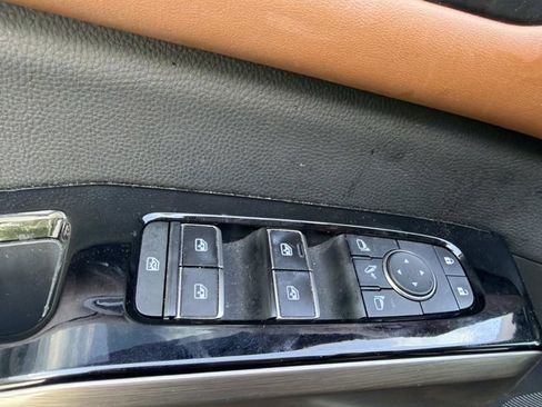 Used 2022 Nissan Pathfinder Platinum w/ Cargo Package AWD/4WD image 11