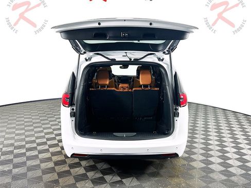 New 2026 Chrysler Pacifica Pinnacle image 16