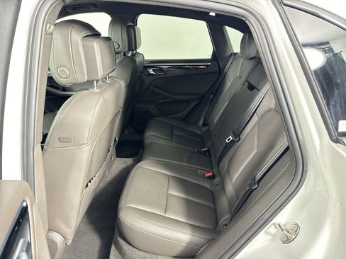 Used 2023 Porsche Macan AWD/4WD image 22