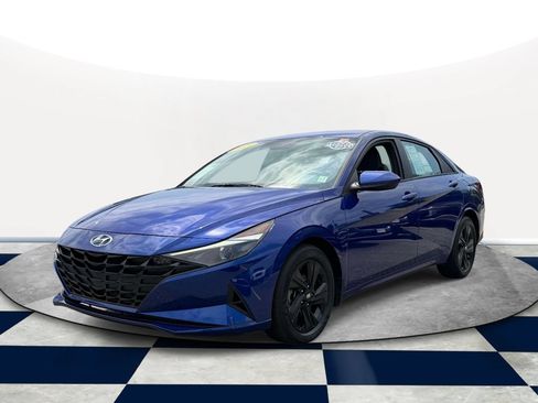 Used 2023 Hyundai Elantra SEL FWD image 3