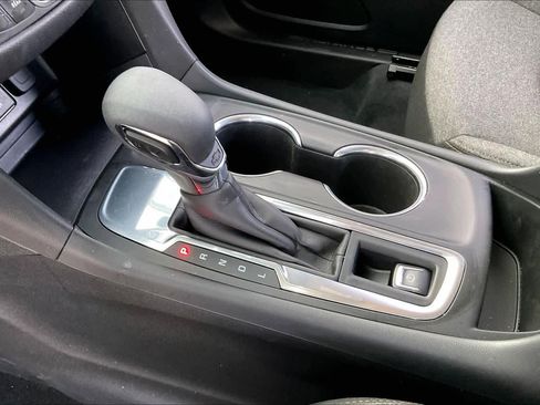 Used 2024 Chevrolet Equinox LT image 15