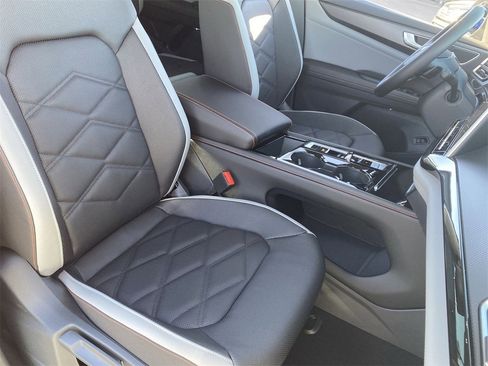 New 2026 Volkswagen Atlas Peak Edition image 7