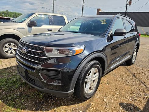 Used 2023 Ford Explorer XLT AWD/4WD image 1