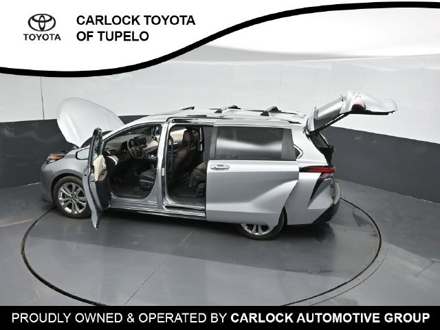 Used 2023 Toyota Sienna Platinum FWD image 69