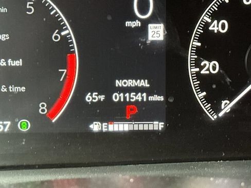 Used 2025 Honda Pilot Touring image 28