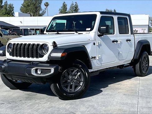 New 2026 Jeep Gladiator Sport image 2