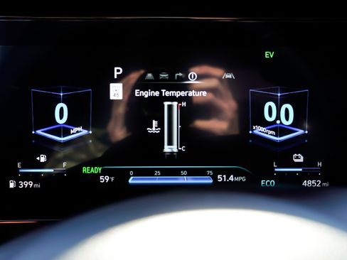 Used 2025 Hyundai Elantra Limited FWD image 40