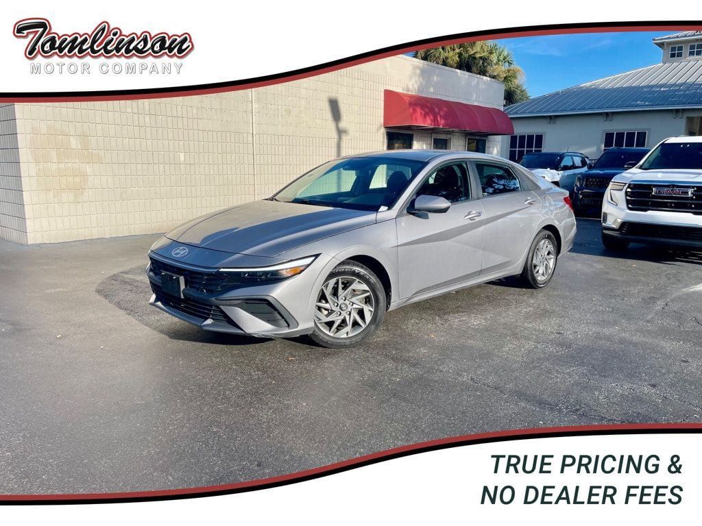 Used 2024 Hyundai Elantra SEL FWD image 1