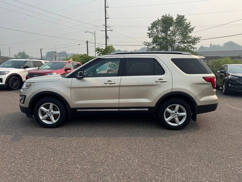 Used 2017 Ford Explorer XLT w/ Equipment Group 202A AWD/4WD image 5
