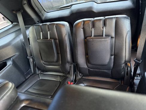 Used 2018 Ford Explorer XLT w/ Equipment Group 202A AWD/4WD image 14
