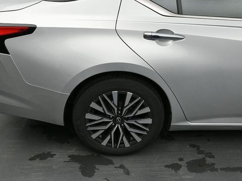 Used 2023 Nissan Altima 2.5 SV FWD image 13
