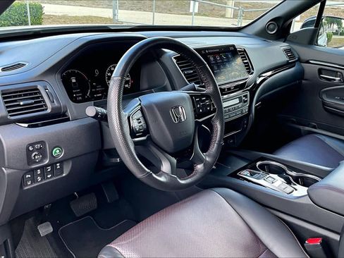 Used 2025 Honda Ridgeline Black Edition image 18