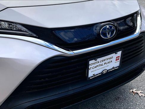 Used 2022 Toyota Venza LE image 30