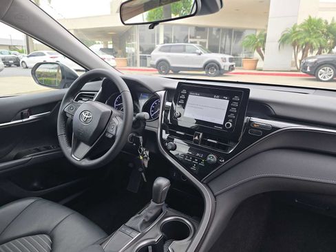 Used 2024 Toyota Camry SE FWD image 11