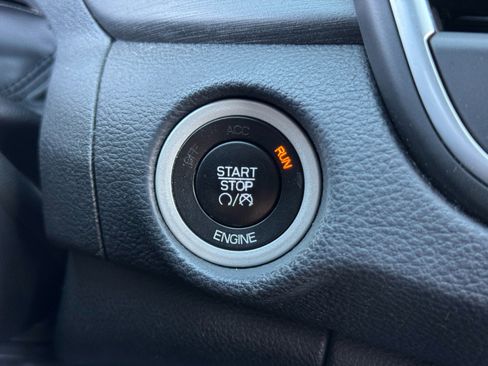 Used 2015 Chrysler 200 Limited w/ Convenience Group image 21