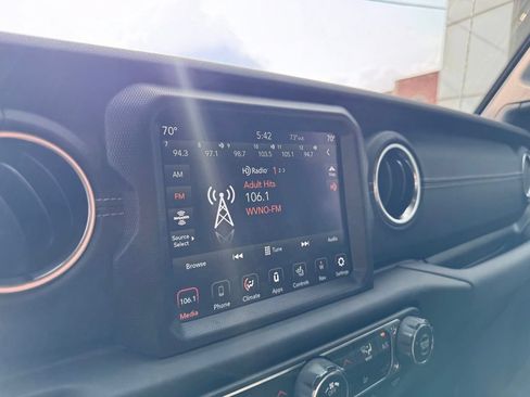 Used 2021 Jeep Gladiator Overland AWD/4WD image 15