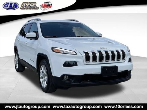 Used 2018 Jeep Cherokee Latitude FWD image 1