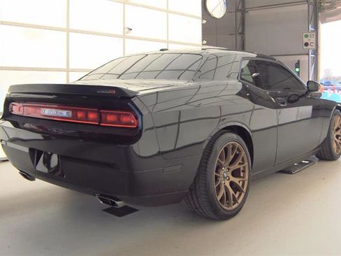 Used 2009 Dodge Challenger SRT8 w/ SRT Option Group II RWD image 9