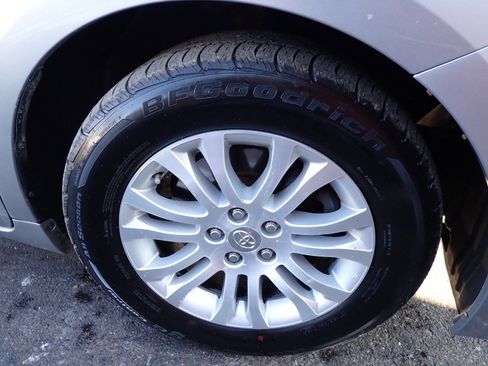 Used 2013 Toyota Sienna XLE image 11