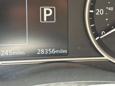 Used 2025 Nissan Versa SV FWD image 9