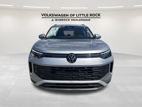 New 2025 Volkswagen Tiguan SE image 2