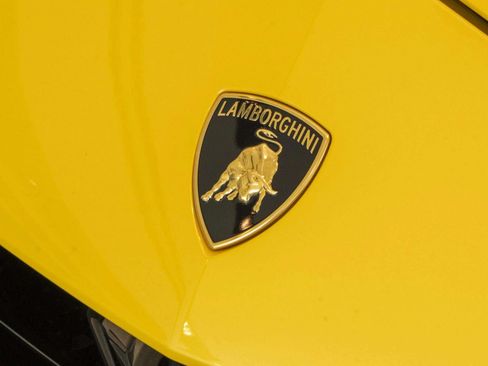 Used 2024 Lamborghini Urus Performante AWD/4WD image 82